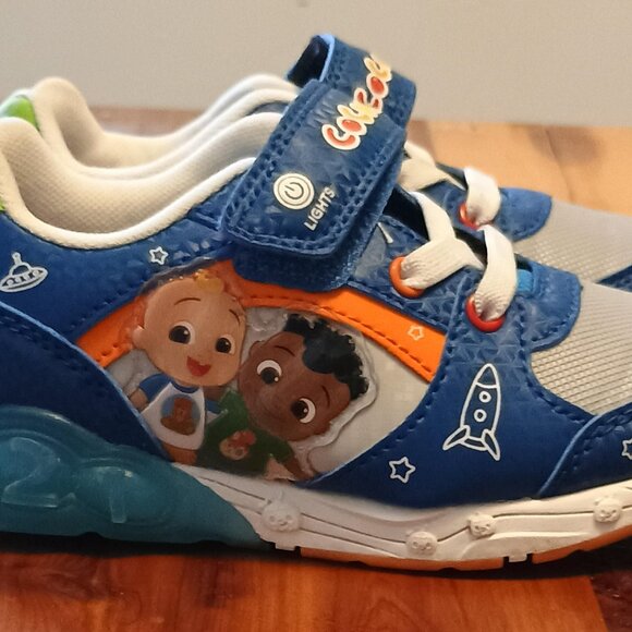 Cocomelon / Light-Up Sneakers / Kids / Size 11 / Blue Orange Green / Easy Closur - Picture 8 of 11